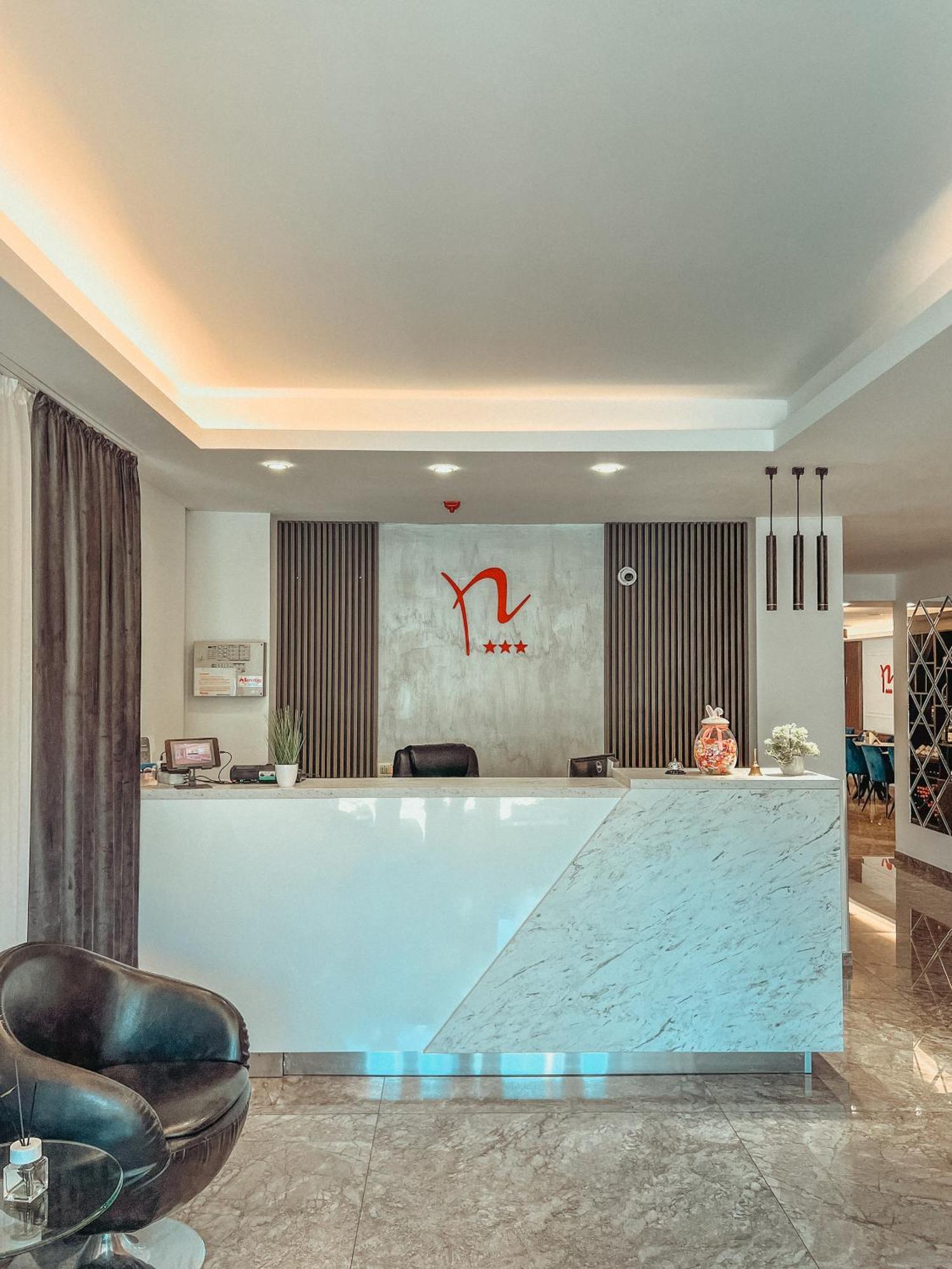 Hotel Neon Timişoara Buitenkant foto