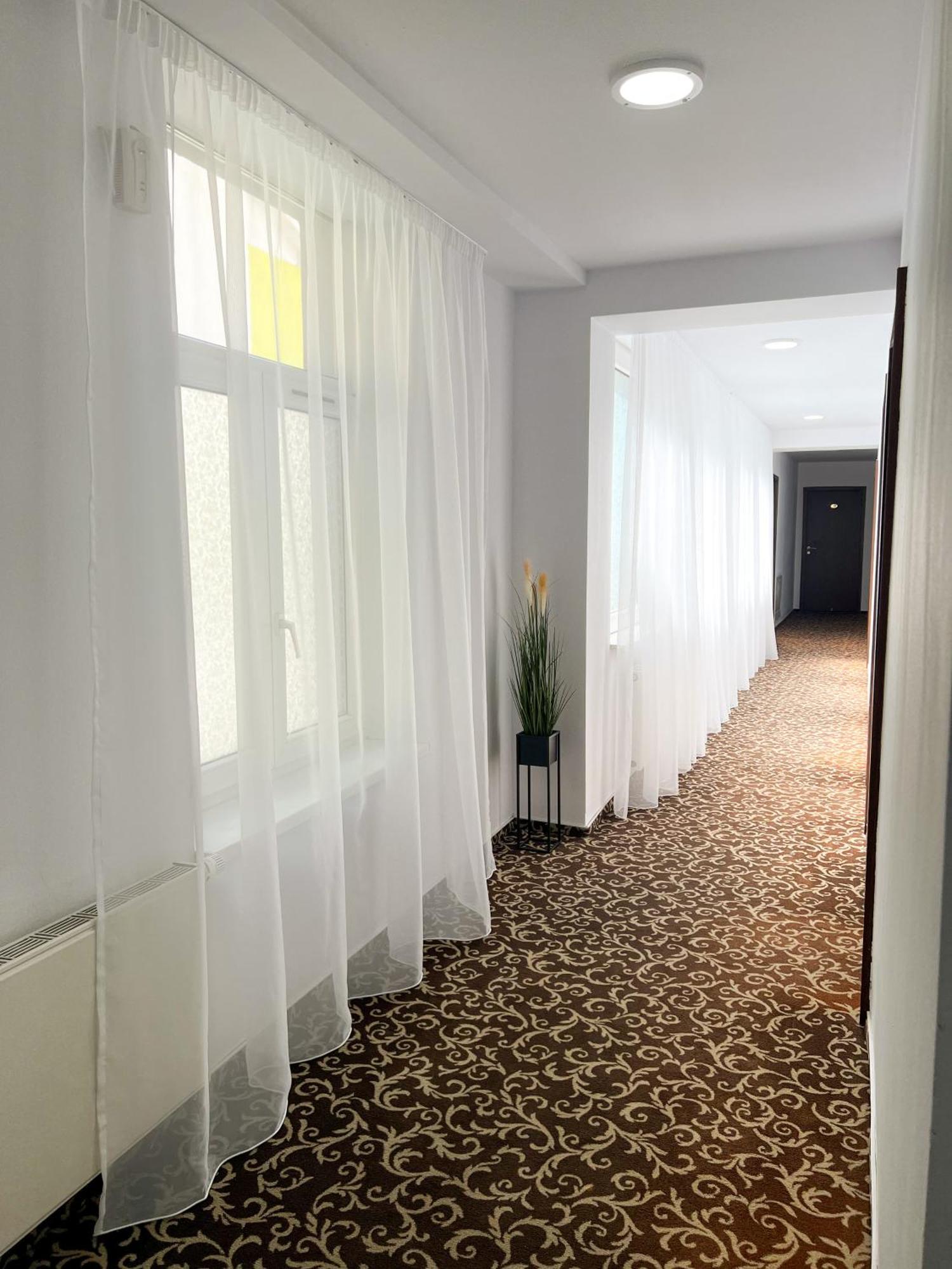 Hotel Neon Timişoara Buitenkant foto